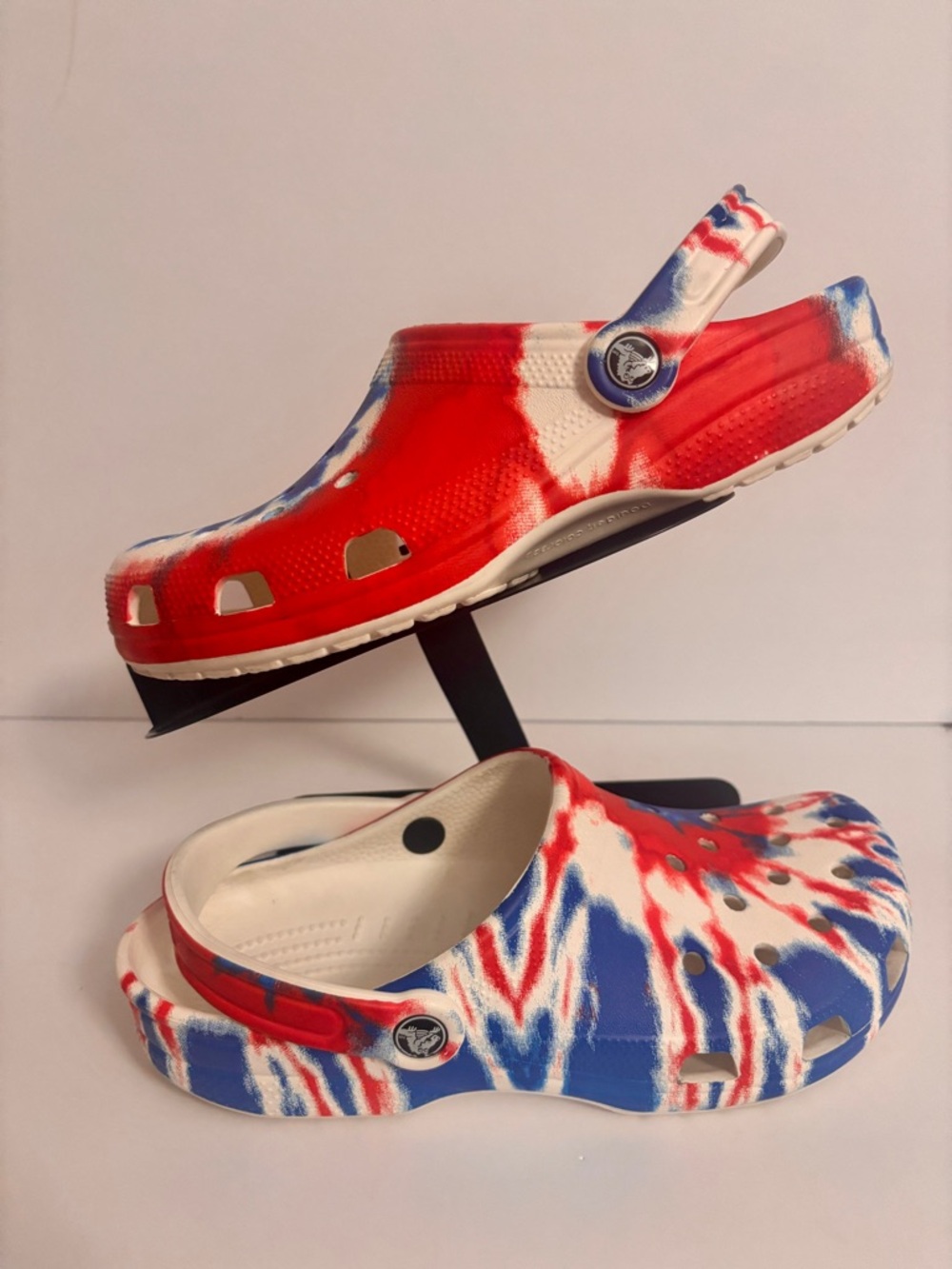 Crocs Unisex Classic Tie-Dye Americana Clogs M8 W10